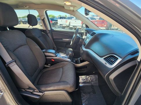 Used 2019 Dodge Journey SE FWD image 15