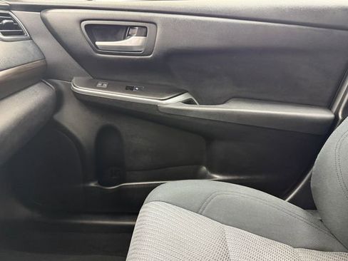 Used 2017 Toyota Camry LE FWD image 23