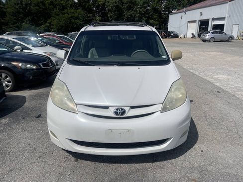 Used 2007 Toyota Sienna XLE w/ XLE Pkg 6 FWD image 3