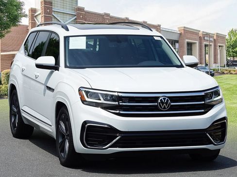 Used 2021 Volkswagen Atlas SE w/ Panoramic Sunroof Package FWD image 3