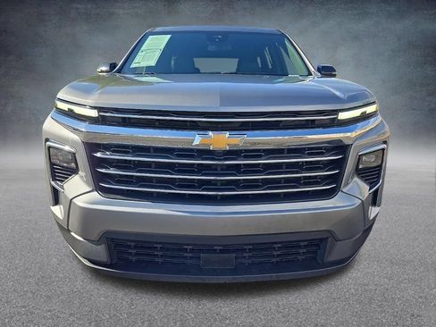 Used 2025 Chevrolet Traverse LT FWD image 9