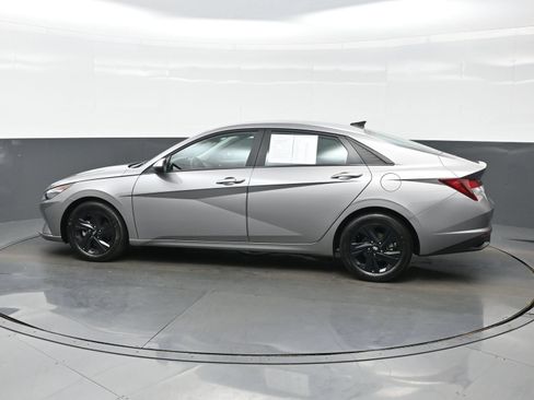 Certified 2023 Hyundai Elantra SEL FWD image 3