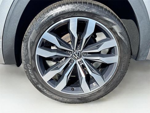 Used 2021 Volkswagen Atlas SEL Premium image 36