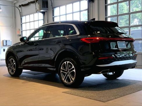 Used 2025 Audi Q5 Premium w/ Convenience Package AWD/4WD image 3