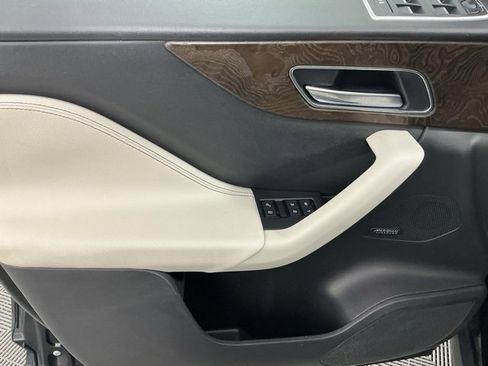 Used 2018 Jaguar F-PACE S image 7