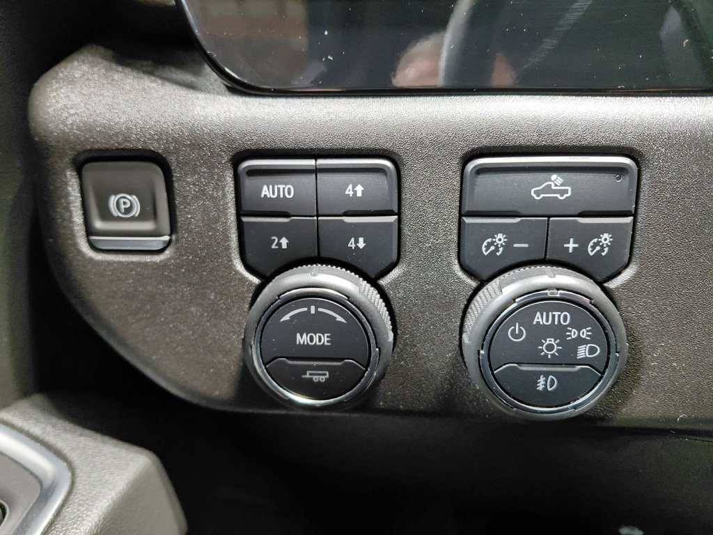 Used 2024 Chevrolet Silverado 1500 RST w/ Z71 Off-Road Package AWD/4WD image 38