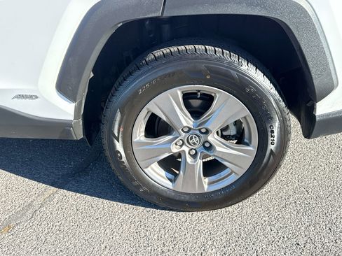 Used 2024 Toyota RAV4 LE AWD/4WD image 7