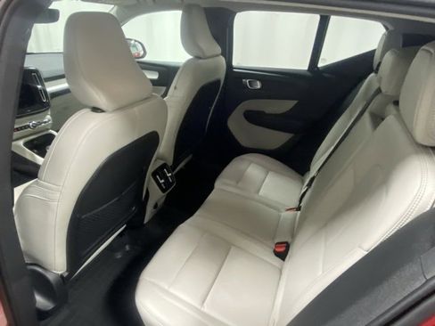 Used 2019 Volvo XC40 T5 Momentum image 13