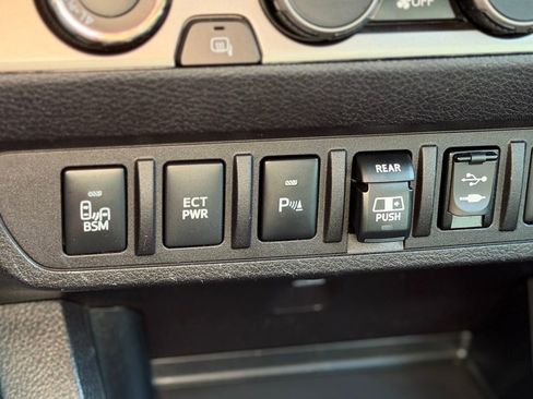 Used 2019 Toyota Tacoma Limited image 15