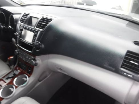 Used 2013 Toyota Highlander Limited FWD image 28