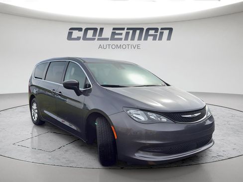 Used 2023 Chrysler Voyager LX FWD image 6