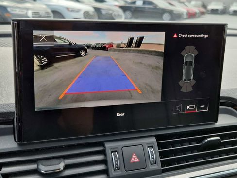 Used 2023 Audi Q5 e Premium w/ Convenience Package image 23