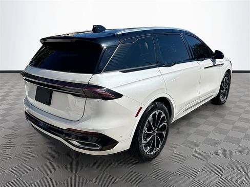 Used 2024 Lincoln Nautilus Reserve image 8