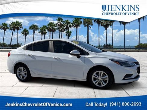 Used 2018 Chevrolet Cruze LT w/ Convenience Package image 1