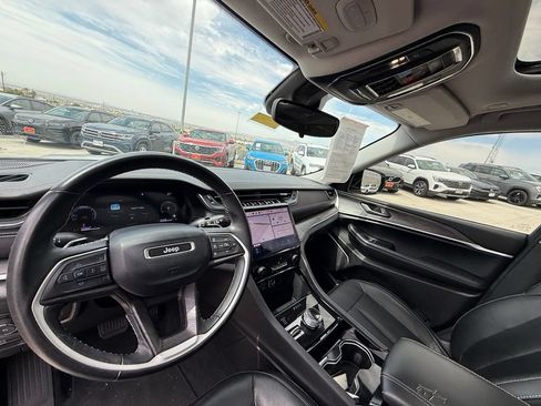 Used 2022 Jeep Grand Cherokee L Limited AWD/4WD image 12