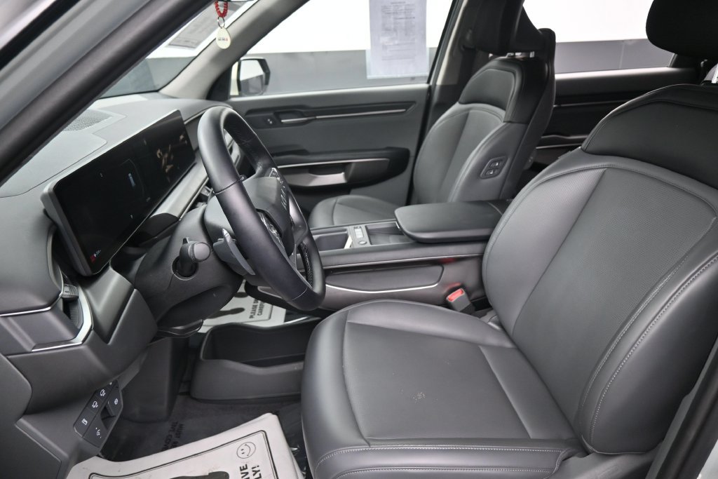 Used 2024 Kia EV9 Light RWD image 27