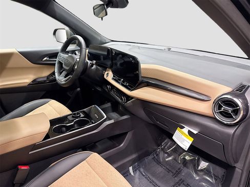 New 2025 Chevrolet Equinox ACTIV image 30