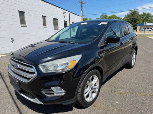 Used 2017 Ford Escape SE FWD image 2