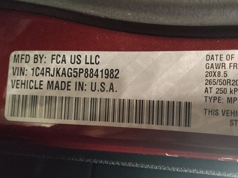 Used 2023 Jeep Grand Cherokee L Laredo image 33