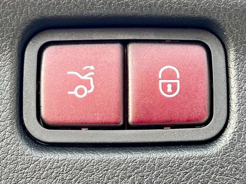 Certified 2023 Mercedes-Benz C 300 4MATIC Sedan image 38