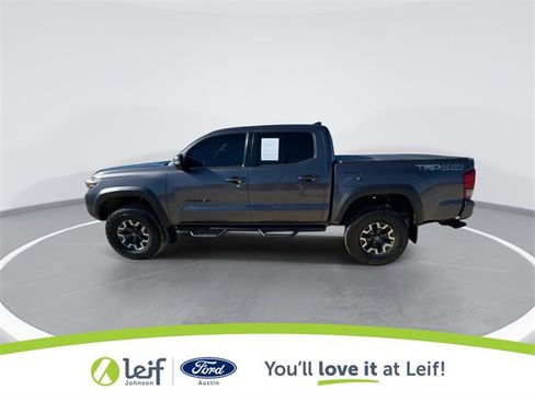 Used 2017 Toyota Tacoma TRD Off-Road image 7