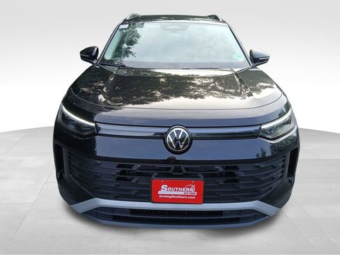 New 2025 Volkswagen Tiguan SE image 8