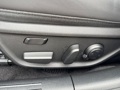 Used 2025 Genesis G70 3.3T Advanced w/ Sport Prestige Package image 14