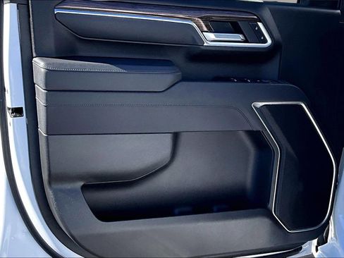 Used 2025 Chevrolet Silverado 2500 LT w/ Convenience Package image 21