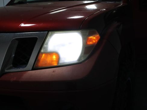 Used 2014 Nissan Frontier SV image 31