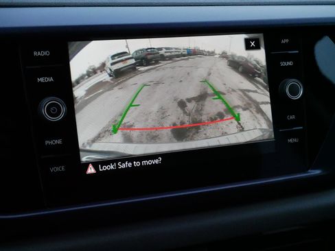 Certified 2022 Volkswagen Taos SE image 32