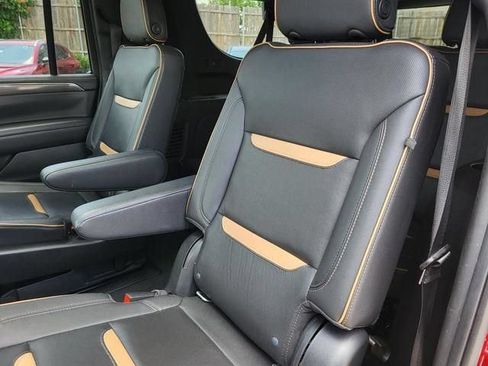 Used 2022 GMC Yukon XL AT4 AWD/4WD image 16