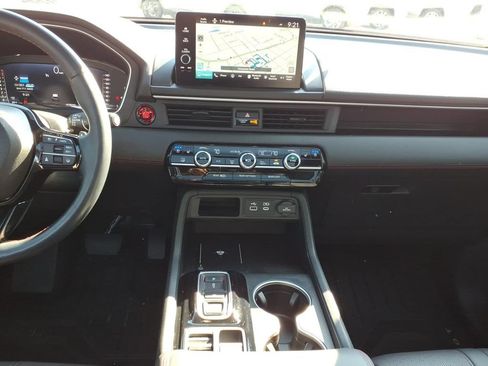 Used 2025 Honda Pilot Black Edition image 14
