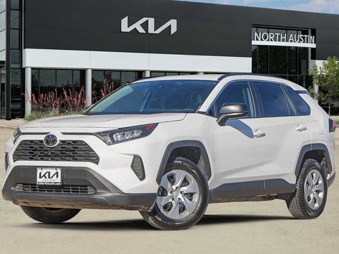 Used 2021 Toyota RAV4 LE image 1
