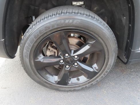 Used 2021 Jeep Grand Cherokee L Laredo image 18