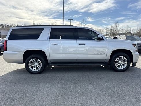 Used 2020 Chevrolet Suburban LT image 2