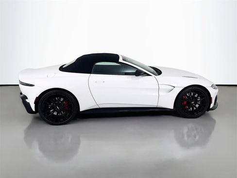 Used 2023 Aston Martin V8 Vantage Roadster image 9