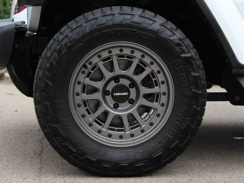 Used 2020 Jeep Wrangler Unlimited Sahara w/ Cold Weather Group AWD/4WD image 27
