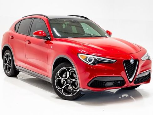 Used 2023 Alfa Romeo Stelvio Ti AWD/4WD image 5