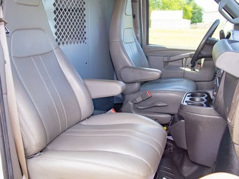 Used 2021 Chevrolet Express 2500 w/ Driver Convenience Package RWD image 12