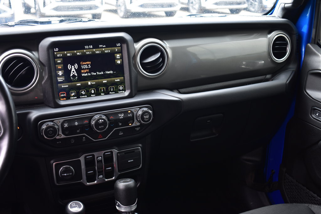 Used 2023 Jeep Wrangler Unlimited Sahara w/ Cold Weather Group AWD/4WD image 34