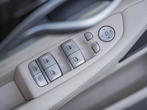 Used 2019 BMW 740i 740i w/ M Sport Package image 39