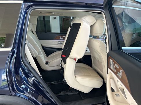 Used 2022 Mercedes-Benz GLS 450 4MATIC image 36