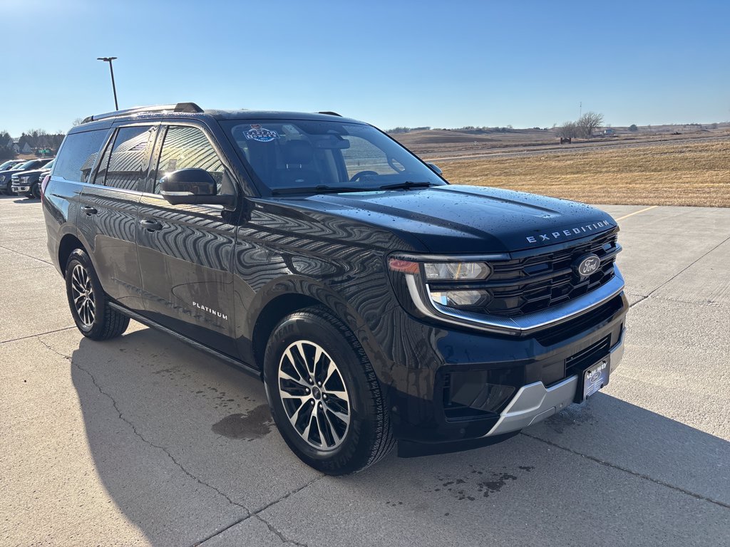 Certified 2025 Ford Expedition Platinum AWD/4WD image 3