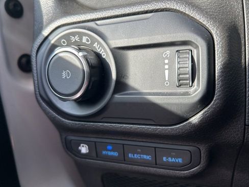 Used 2023 Jeep Wrangler Unlimited Sahara image 19