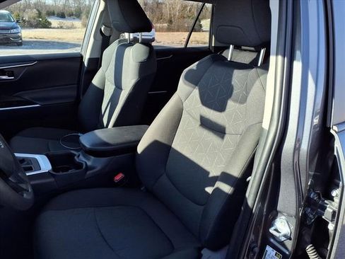 Used 2025 Toyota RAV4 XLE image 72