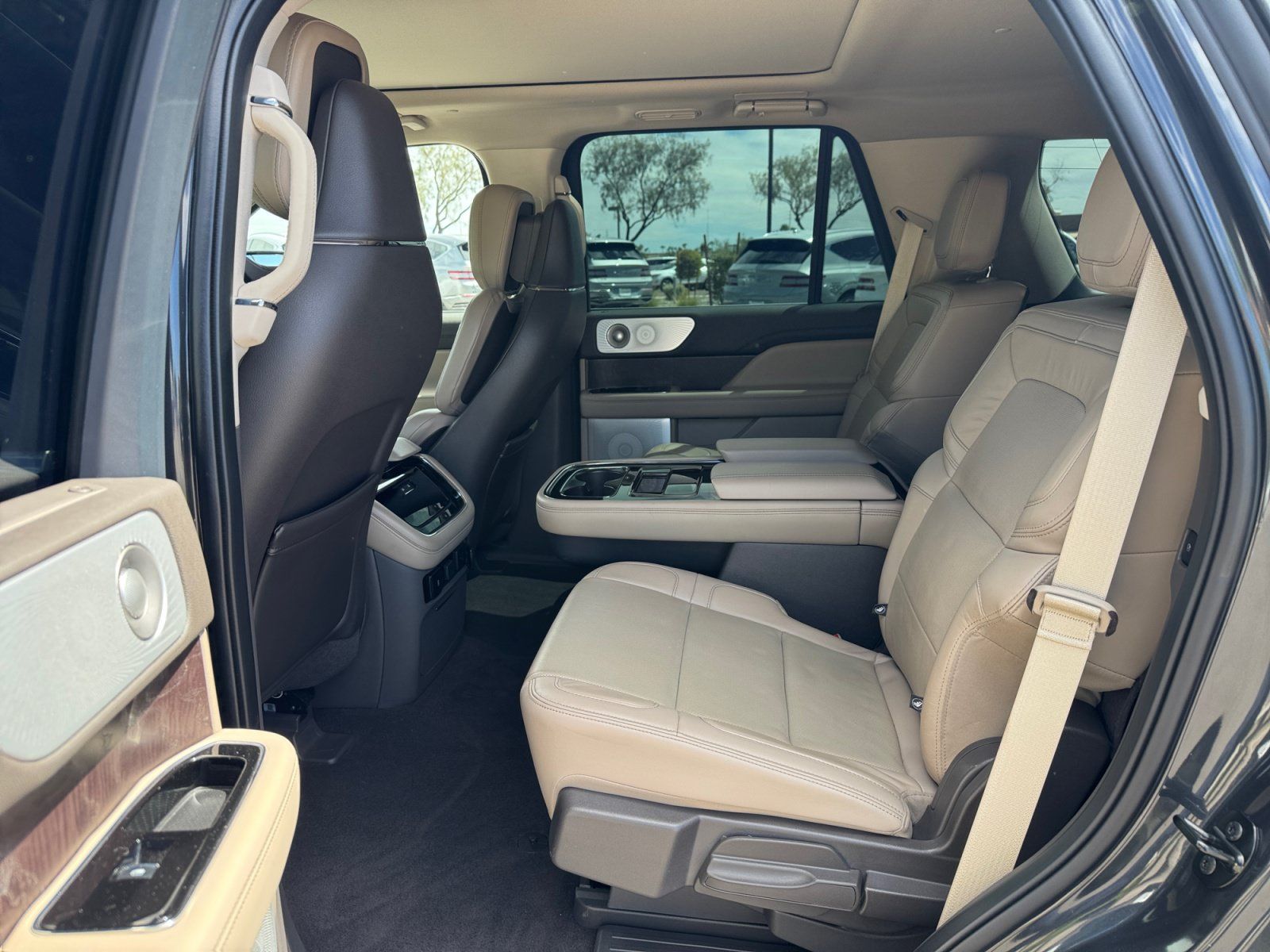 Used 2023 Lincoln Navigator Reserve RWD image 17