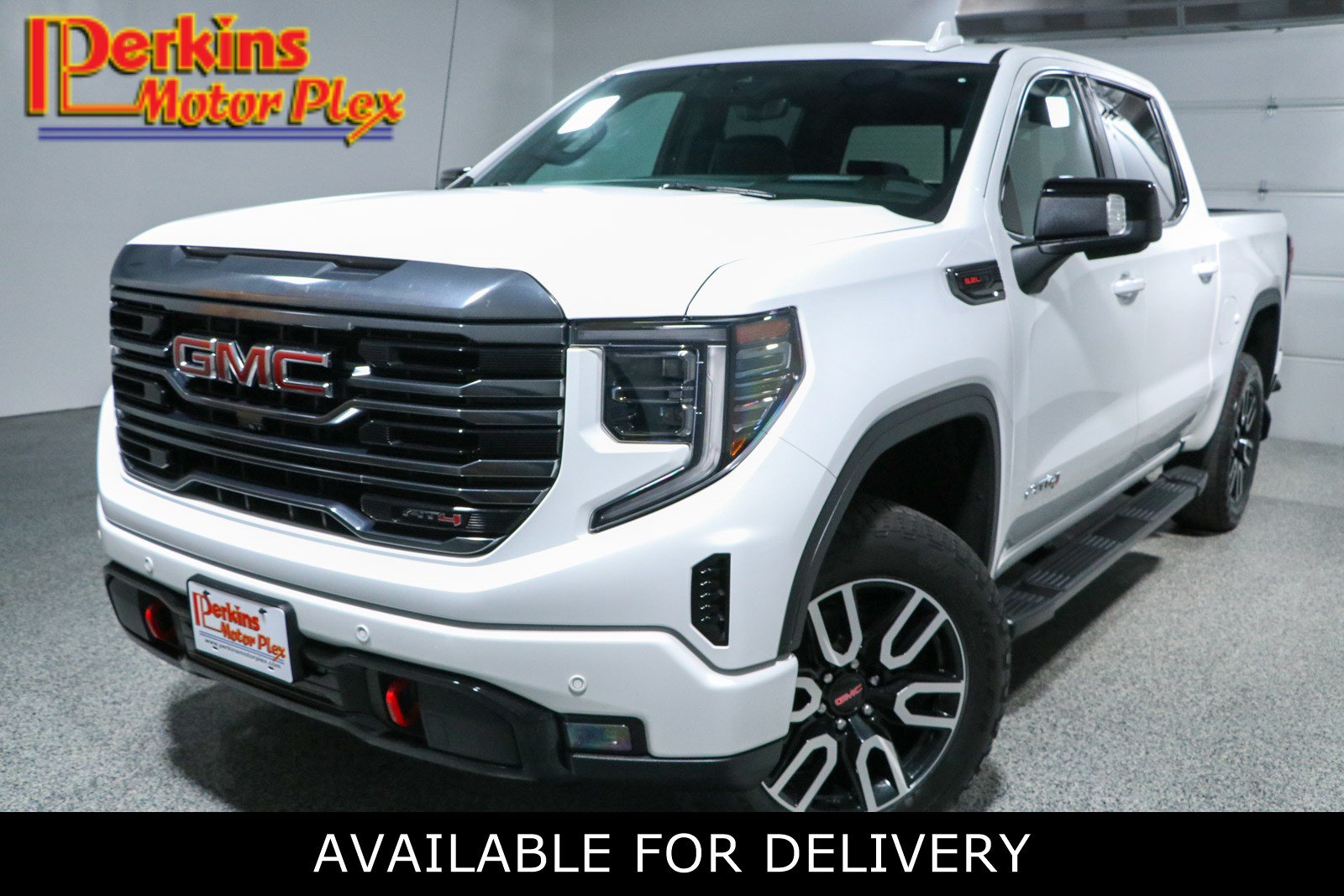 Used 2023 GMC Sierra 1500 AT4 w/ Technology Package AWD/4WD image 1