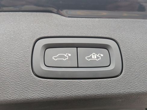 Used 2025 Volvo V60 B5 Cross Country Plus image 34