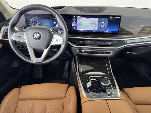 Used 2023 BMW X7 xDrive40i image 5
