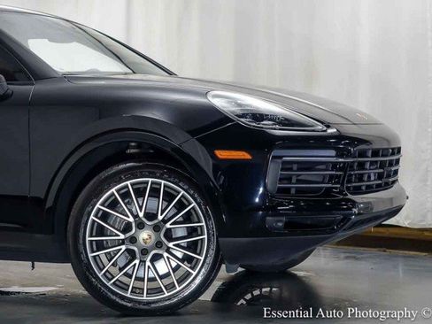 Used 2023 Porsche Cayenne Platinum Edition AWD/4WD image 2